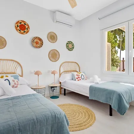 Apartment Casa De La Playa. House With Magnificent Sea Malaga